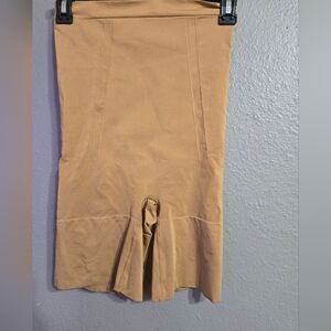 SpanX On Core High Waisted Mid Thigh Short Size Large